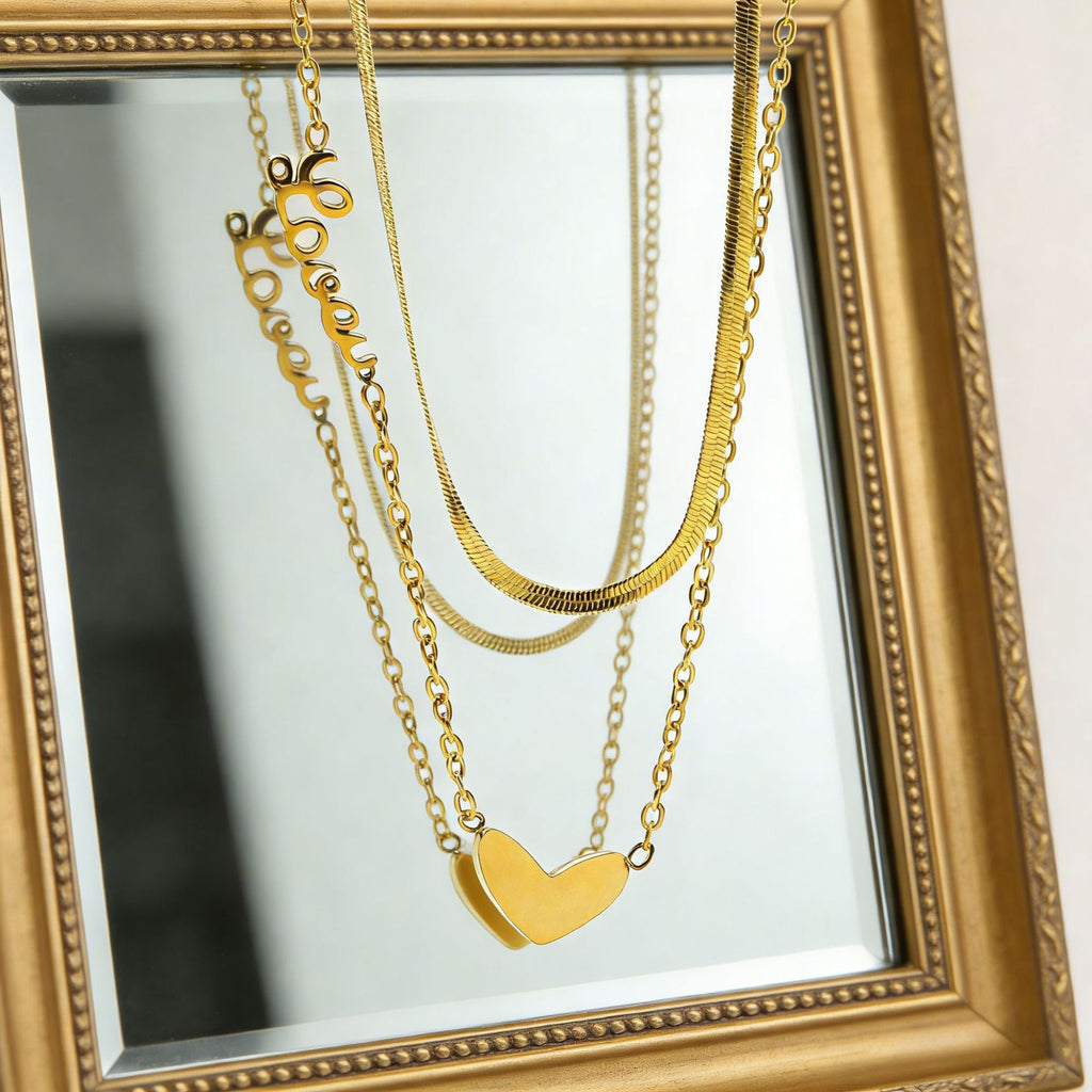 Damen Halskette mit goldplattiertem Herz-Anhänger und personalisiertem Namenszug Shop Nory