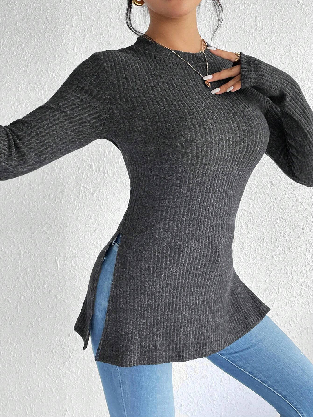 Damen Gerippter Taillierter Feinstrick-Pullover mit Stehkragen, langen Ärmeln und Seitenschlitzen Shop Nory