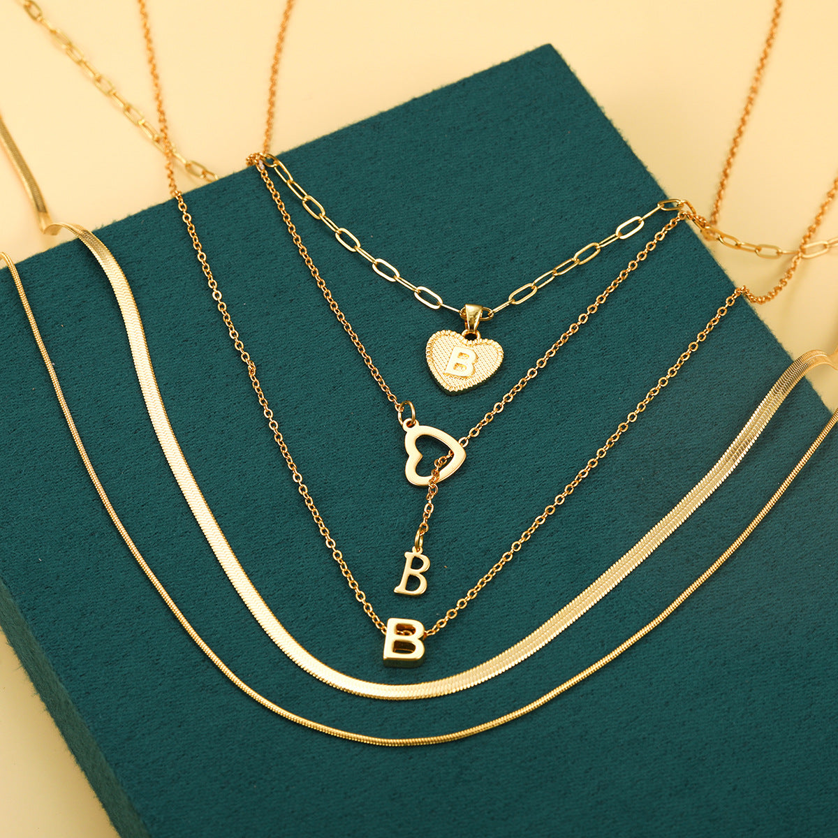 Damen Halskette Set mit modernen Anhängern und eleganten Kettendesigns Shop Nory