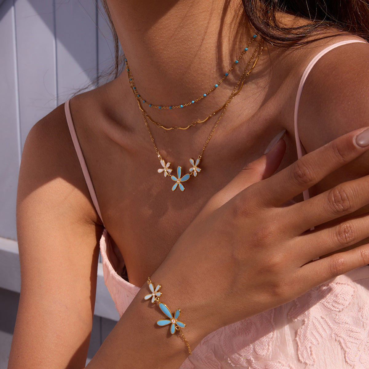 Damen Armband mit blütenförmigen Anhängern aus hypoallergenem Edelstahl Shop Nory