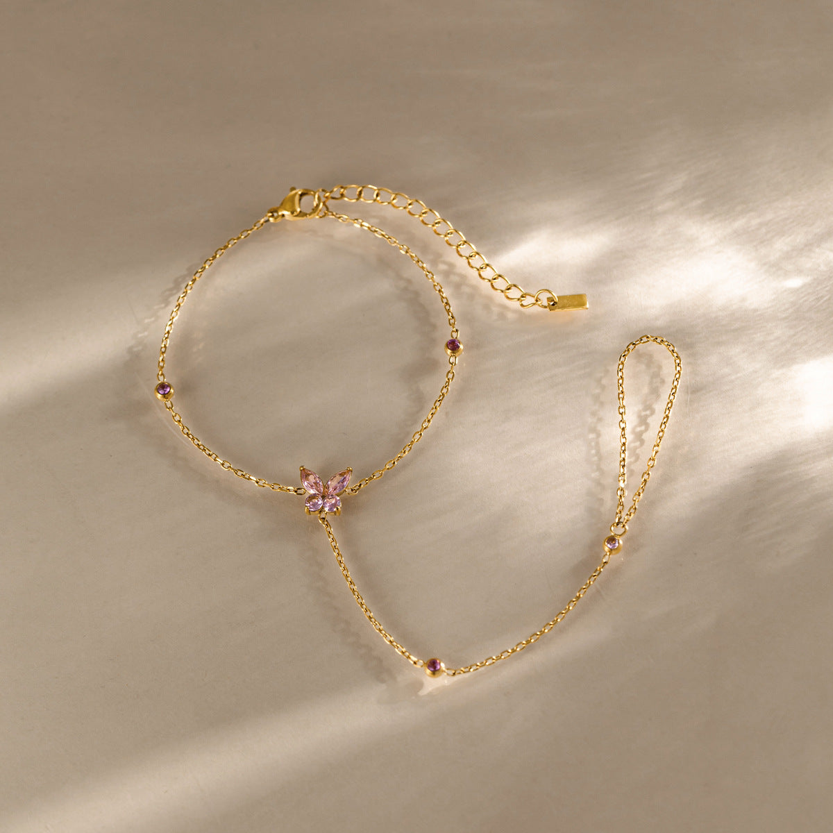 Damen Armband mit funkelndem Schmetterlingsanhänger Shop Nory