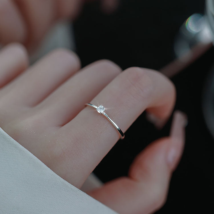 Damen Zierlicher Solitär Ring mit funkelndem Stein Shop Nory