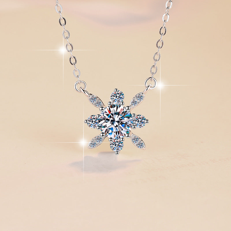 Damen Halskette im filigranen Schneeflocken-Design mit funkelnden Kristallen Shop Nory