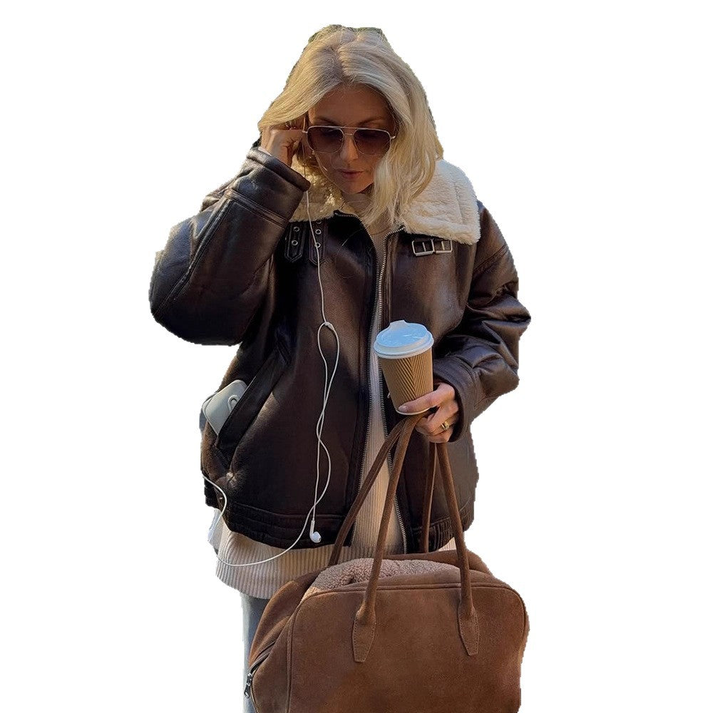 Damen Oversize Fliegerjacke aus Kunstleder mit Teddyfutter und breitem Schnitt Shop Nory