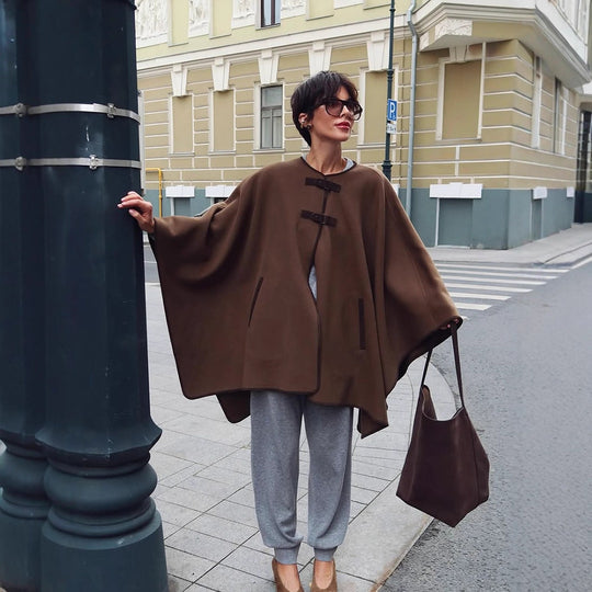 Damen Oversize Cape Mantel aus Wollmix mit hohem Stehkragen und Lederlaschen Shop Nory
