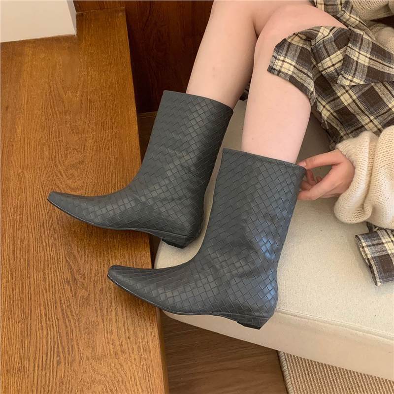 Damen Geflochtene halbhohe Stiefel mit spitzer Zehenform und flachem Blockabsatz Shop Nory