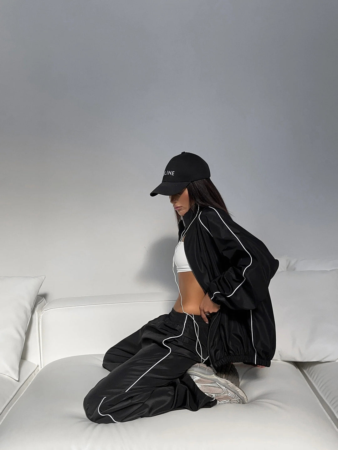 Damen sportives zweiteiliges Trainingsset mit Bomberjacke und weitem Jogginghose aus technischem Funktionsmaterial Shop Nory
