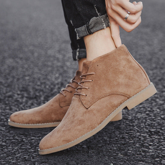 Herren Mokassins aus weichem Wildleder mit modernem Design