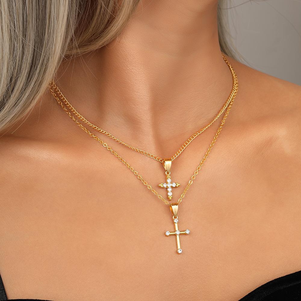 Damen Halskette mit Kreuzanhängern und funkelnden Zirkonia Shop Nory