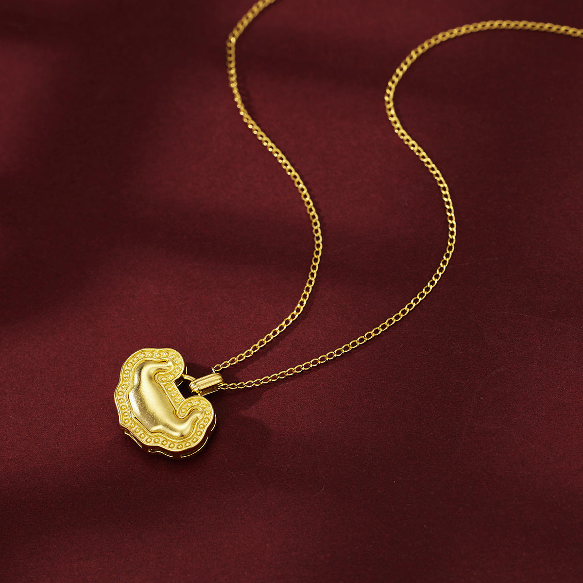 Damen Halskette mit kunstvollem Anhänger aus hochwertigem Gold und funkelnden Zirkonia Shop Nory