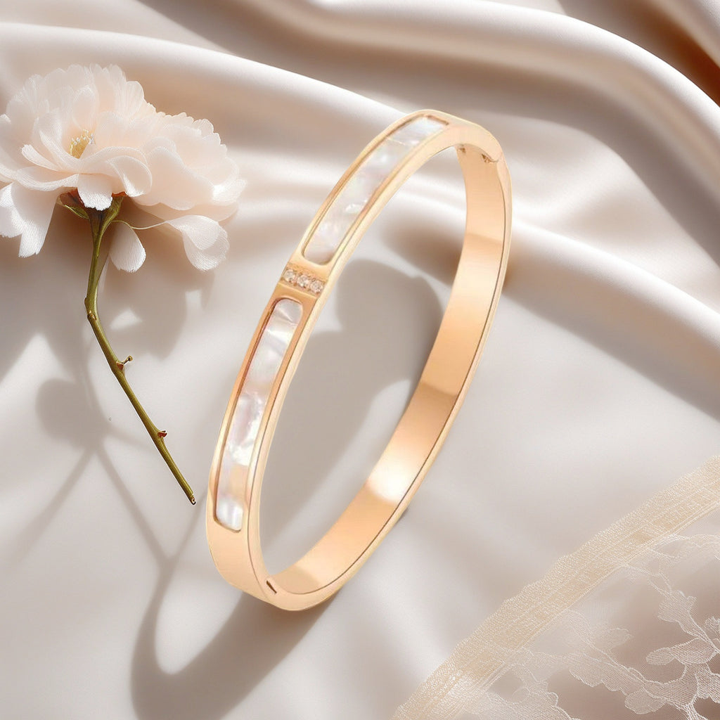 Damen Armreif mit elegantem Perlmutt-Inlay und funkelnden Akzenten Shop Nory