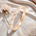 Damen Armreif mit elegantem Perlmutt-Inlay und funkelnden Akzenten Shop Nory