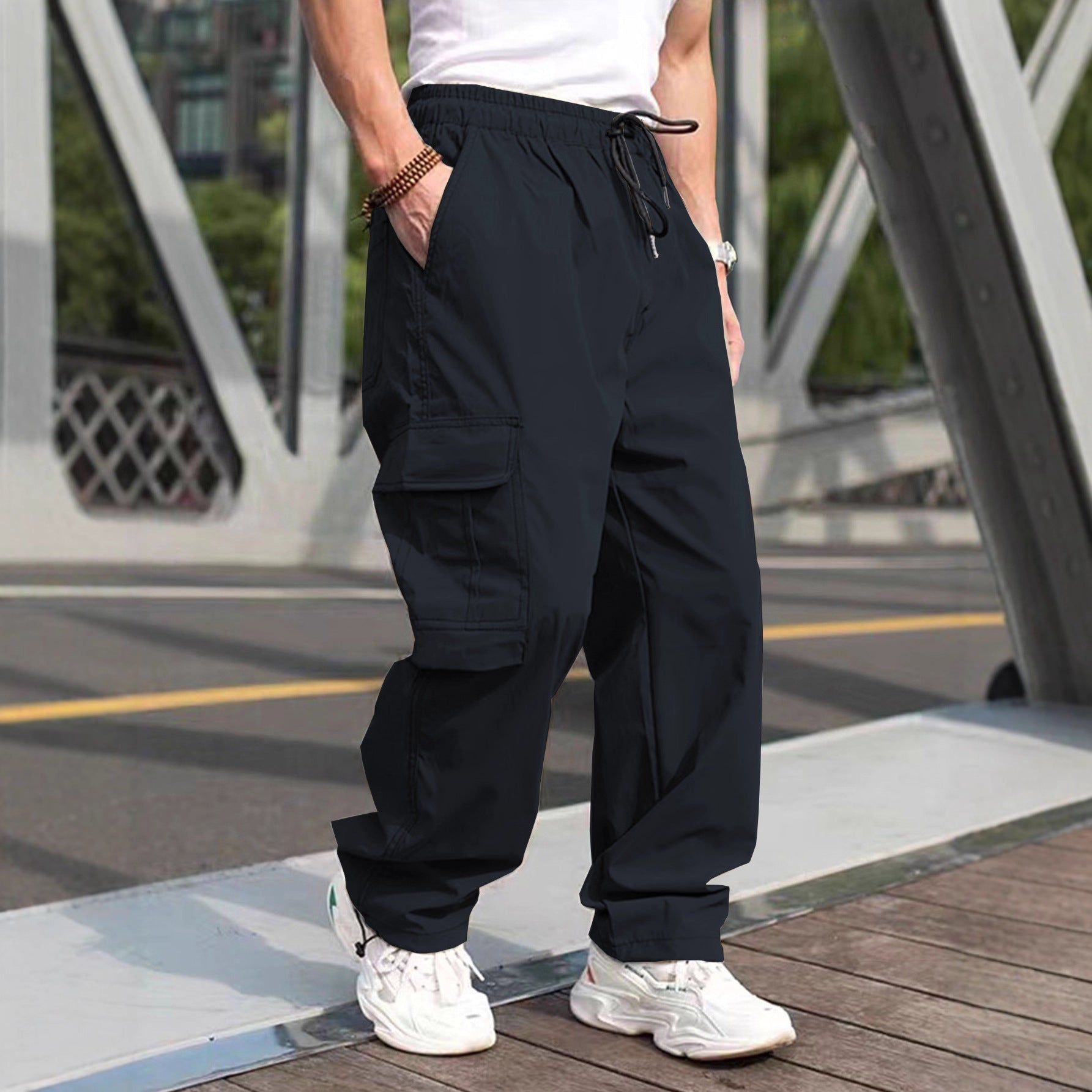 Herren moderne Cargohose mit elastischem Bund und multifunktionalen Taschen