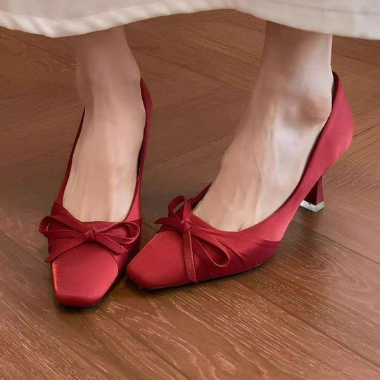 Damen Satin-Pumps mit quadratischer Zehenbox und Schleifen-Detail Shop Nory