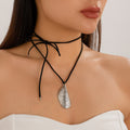 Damen Choker Halskette mit edlem Anhänger aus Metall