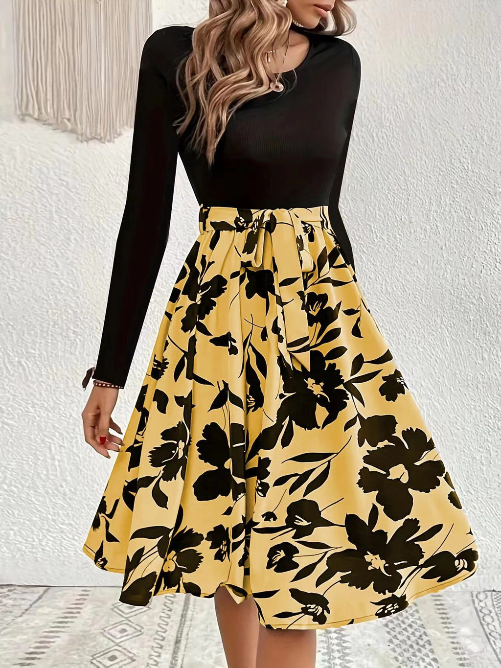 Damen Elegantes Midikleid mit floralem Print und gesmoktem Oberteil