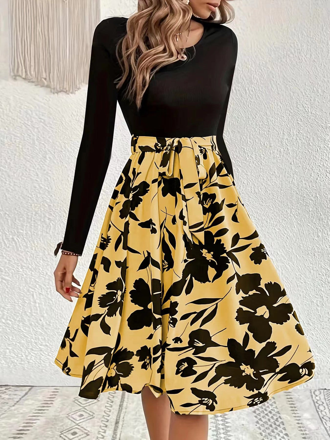 Damen Elegantes Midikleid mit floralem Print und gesmoktem Oberteil
