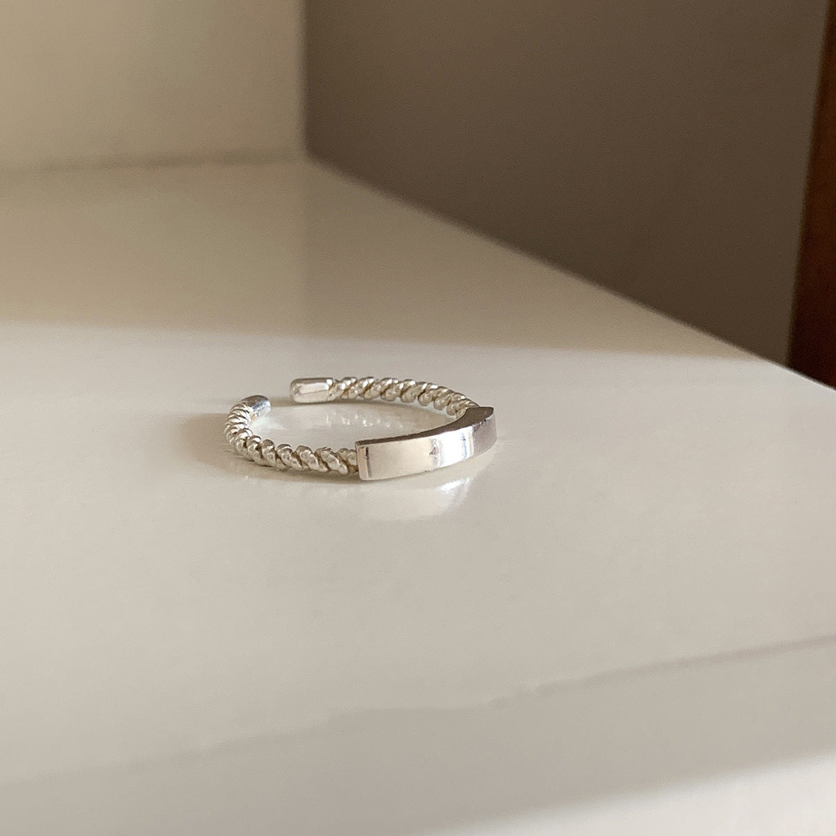 Damen Eleganter und stilvoller Ring mit gedrehtem Design Shop Nory