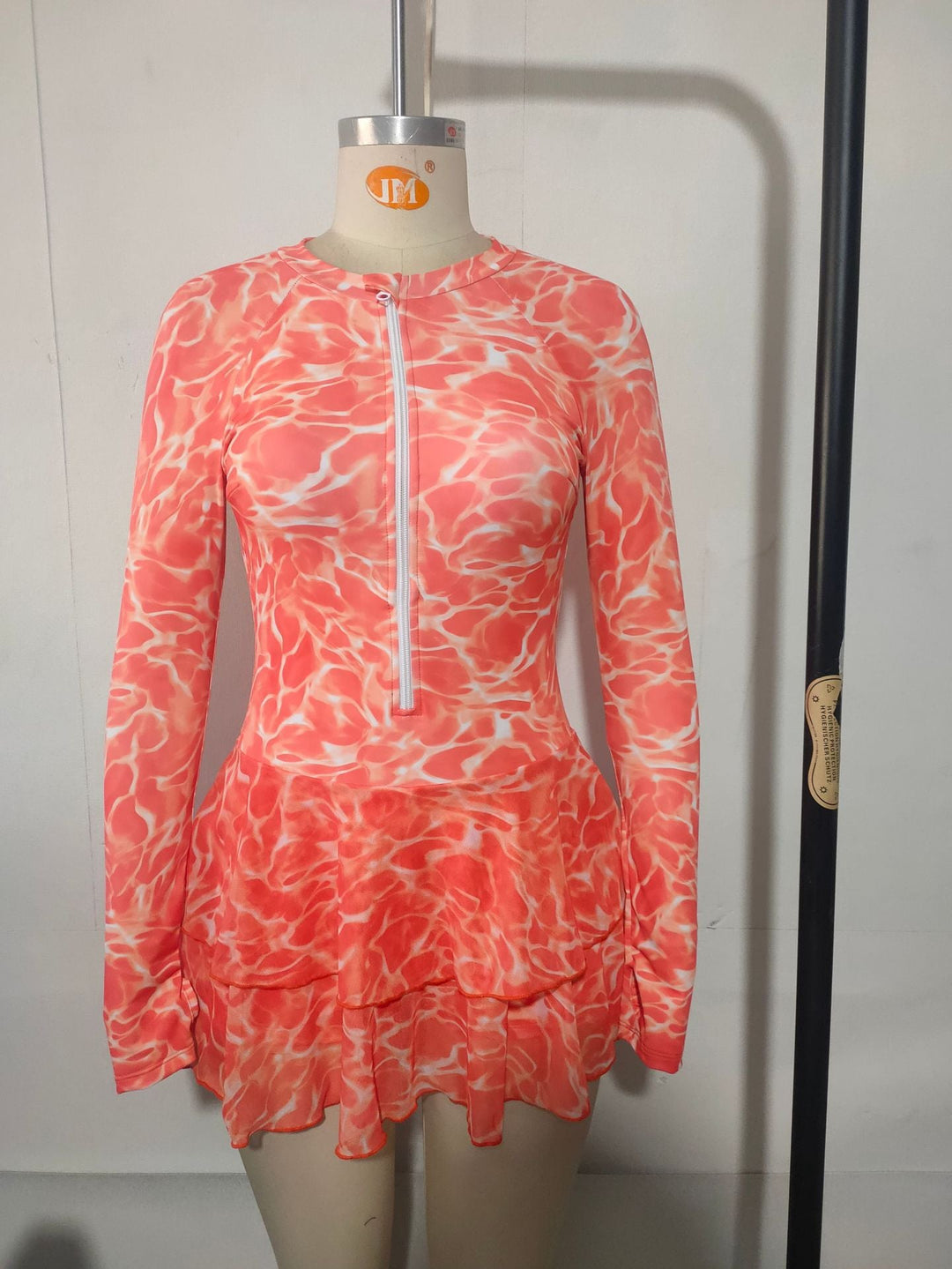 Damen Sport Badeanzug mit Reißverschluss und Rüschendetails