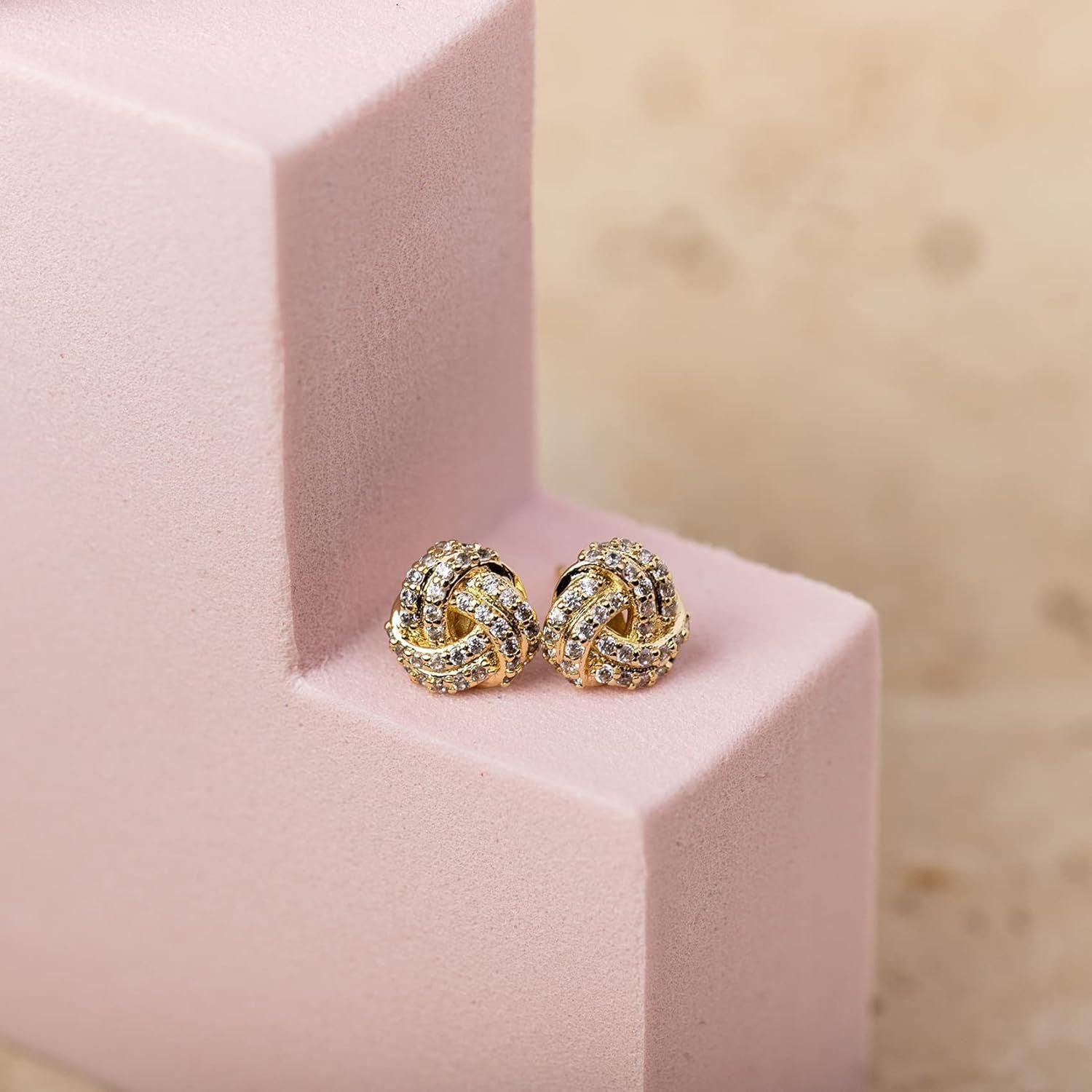 Damen Ohrstecker mit elegantem Knoten-Design und funkelnden Zirkonia Shop Nory