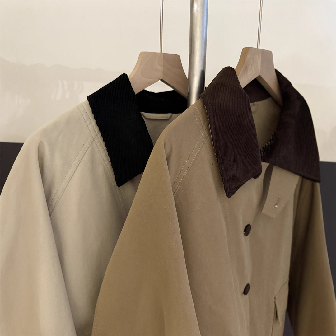 Damen Kurzmantel im Mac-Stil mit kontrastierendem Samtkragen und karierten Ärmelaufschlägen Shop Nory