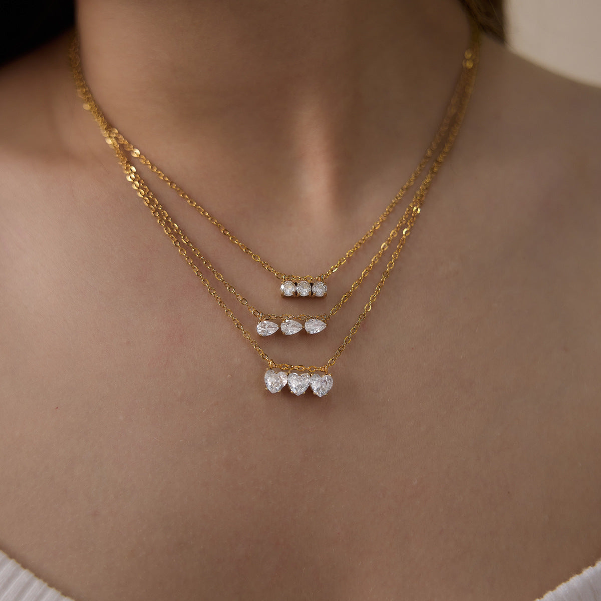 Damen Halskette mit funkelnden Zirkonia und verstellbarem Edelstahlverschluss Shop Nory