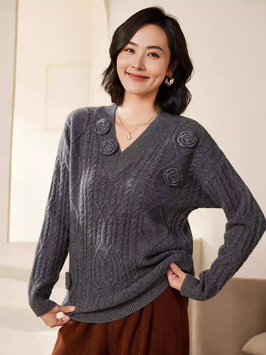 Damen Zopfmuster-V-Pullover mit dreidimensionalen Blumenapplikationen aus weichem Wollmix Shop Nory