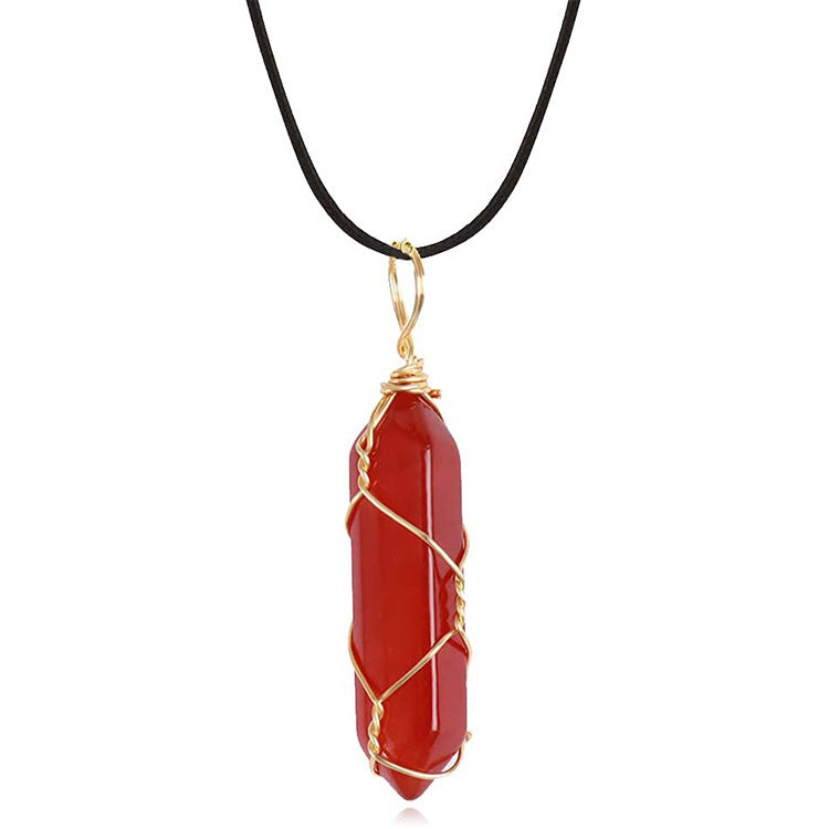 Damen Halskette mit handgefertigtem Karneol-Anhänger und goldfarbener Drahtwickelung Shop Nory