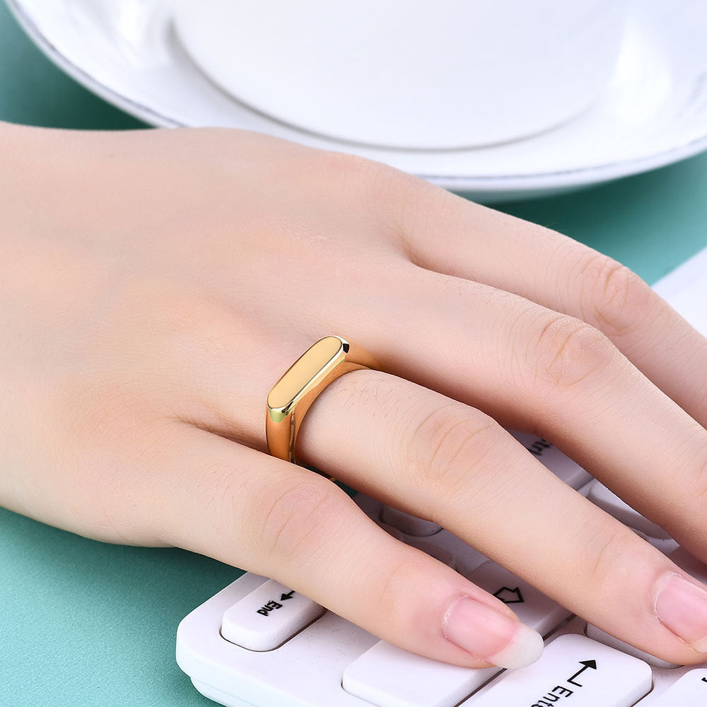 Damen Ring aus hochwertigem Edelstahl mit minimalistischer Oberfläche Shop Nory