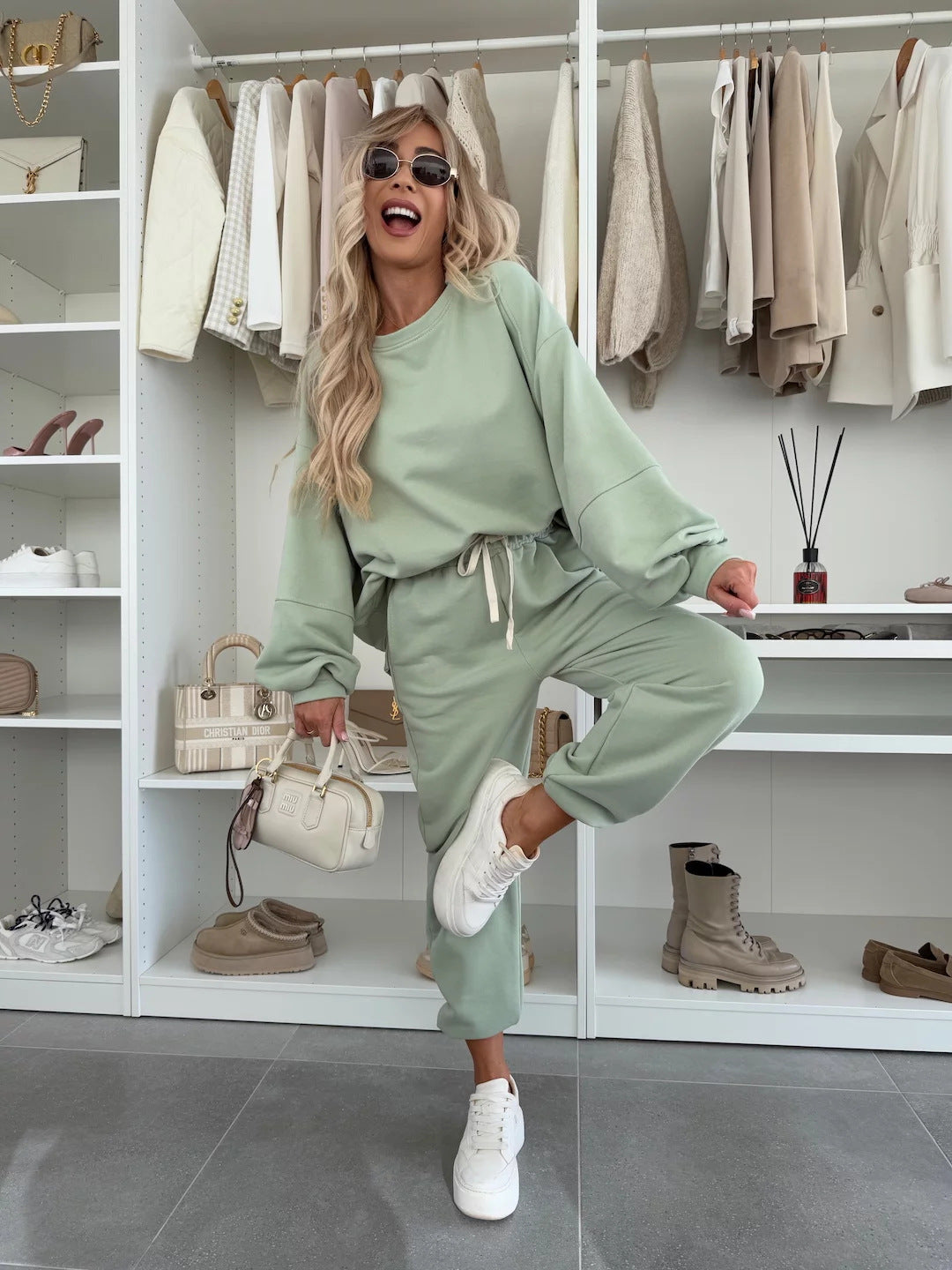 Damen Oversized Loungewear-Set aus weich angerautem Sweat mit Kordelzug-Jogginghose und relaxed Pullover Shop Nory