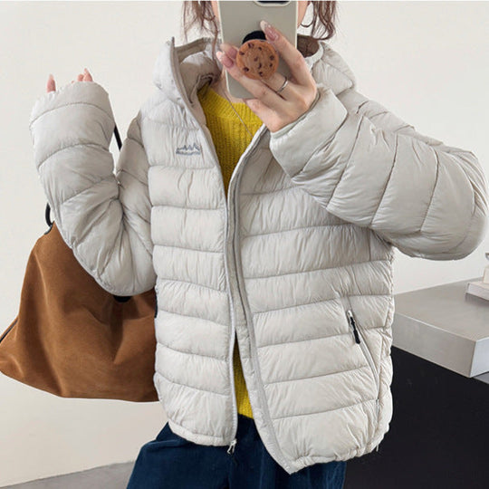 Damen ultraleichte Pufferjacke mit abnehmbarer Kapuze und elastischem Saum