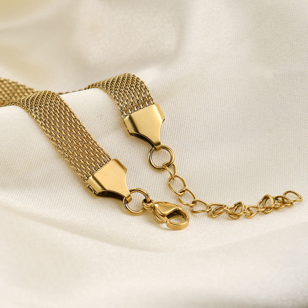 Damen eleganter Kettenarmband aus hochwertigem Edelstahl mit speziellen Akzenten Shop Nory