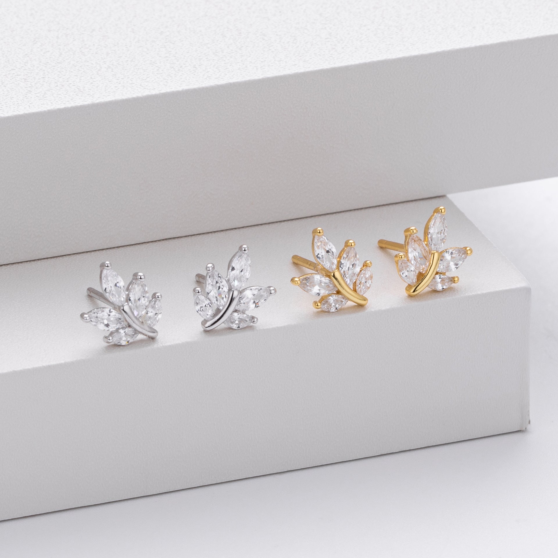 Damen Ohrstecker mit luxuriösem Blätterdesign aus 925 Sterling Silber und funkelnden Zirkonen Shop Nory