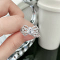 Damen eleganter Zirkonia Ring mit kunstvollem Design und funkelnden Akzenten Shop Nory