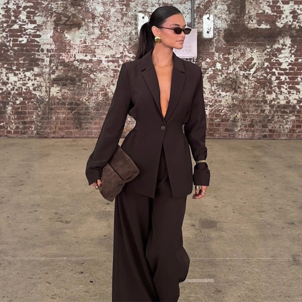 Damen Blazer mit tiefem V-Ausschnitt und eleganter Silhouette