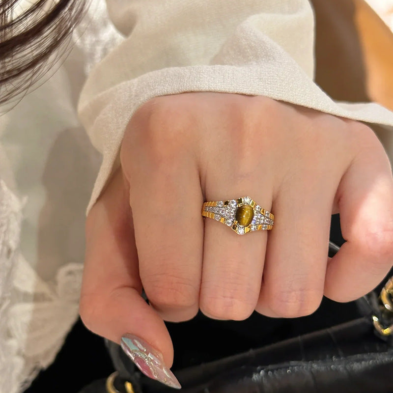 Damenring mit kunstvollem Design und facettiertem Zirkonia Shop Nory