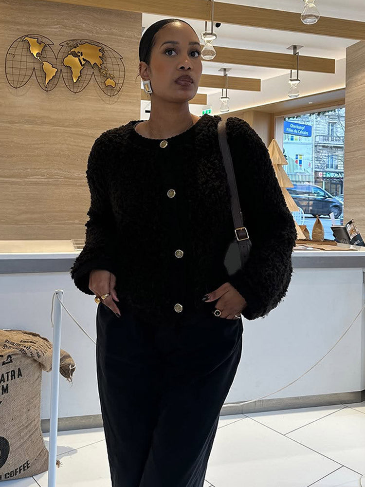 Damen Kurzjacke im kastigen Schnitt aus synthetischem Teddy-Fleece mit gerippten Kanten und goldfarbenen Zierknöpfen Shop Nory