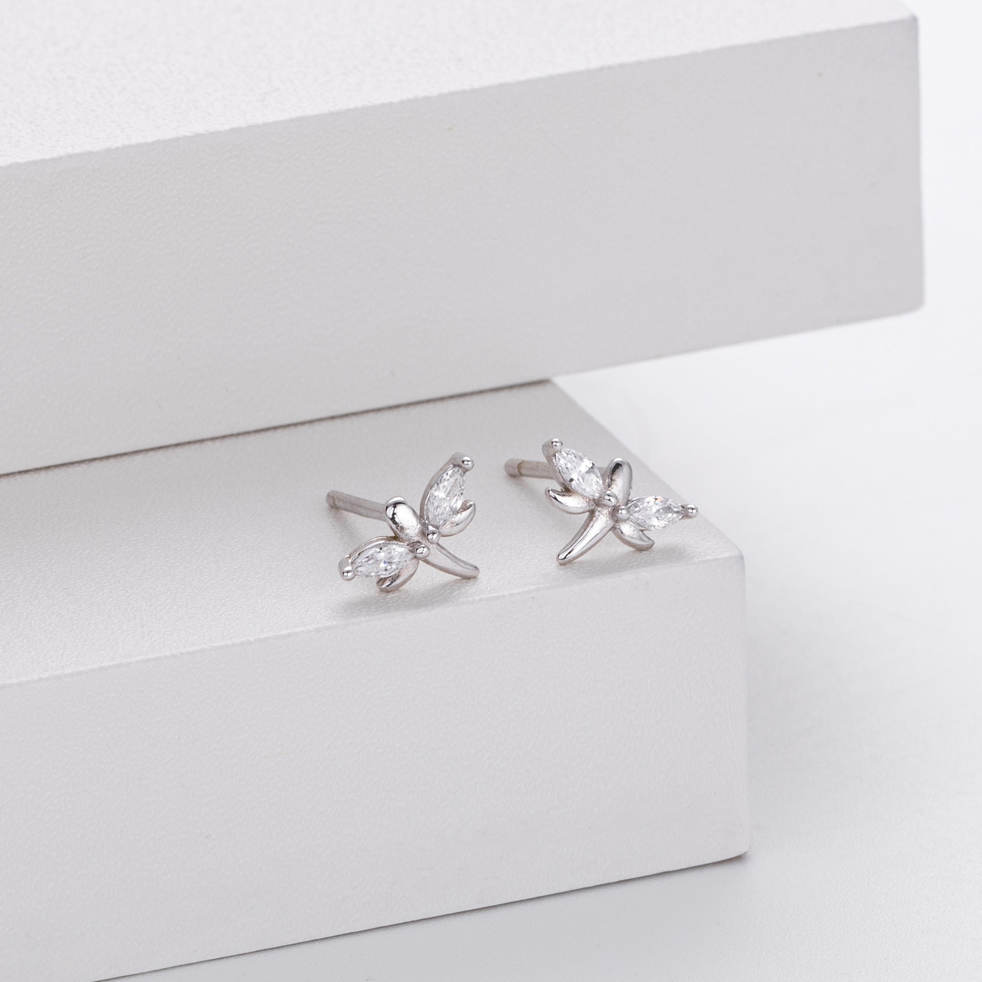 Damen Ohrstecker im eleganten Schmetterlingsdesign aus hochwertigem 925 Sterling Silber Shop Nory