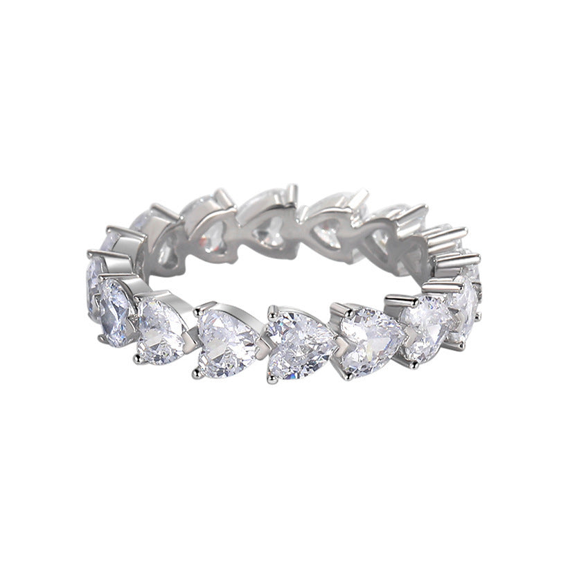 Damen Funkelnder Diamant-Cocktailring mit Herz-Akzenten Shop Nory
