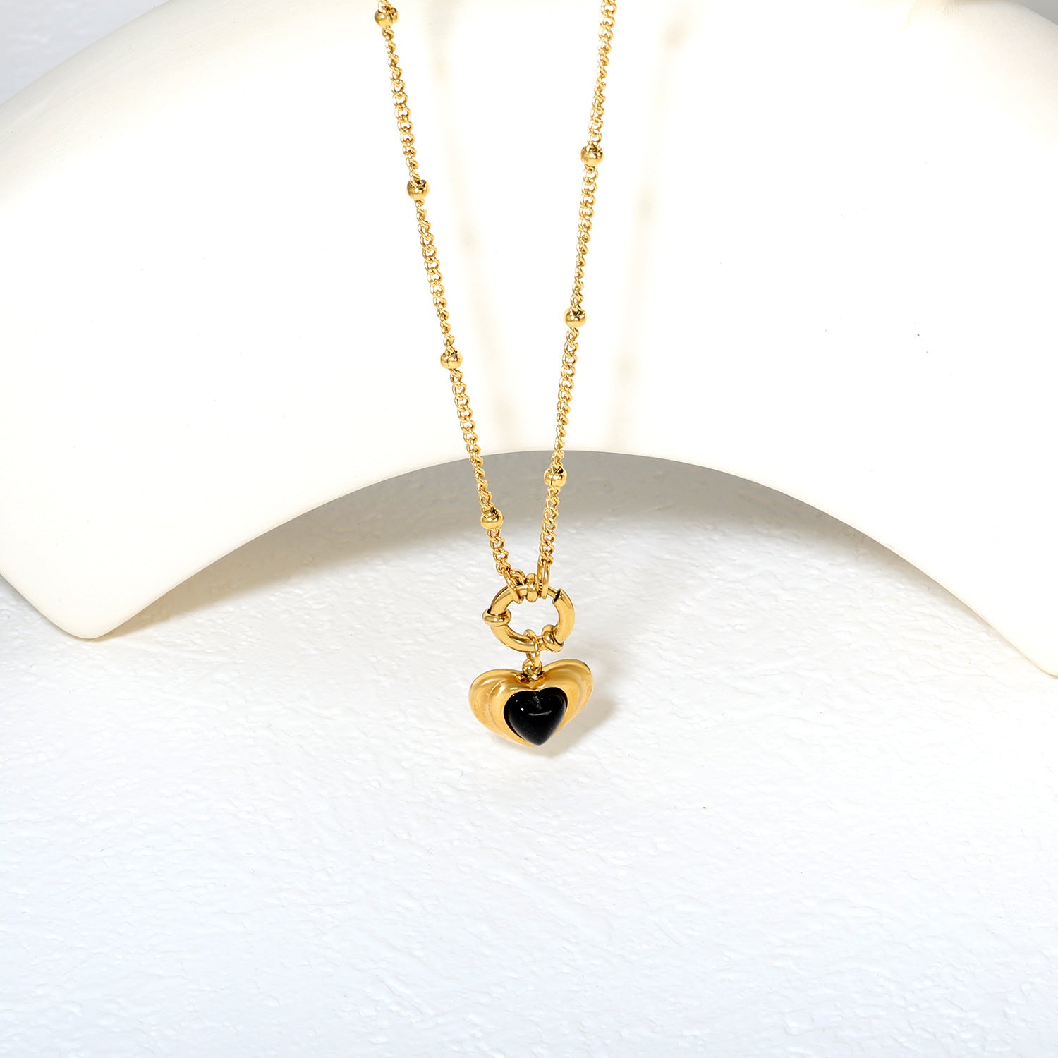 Damen Halskette mit herzförmigem Anhänger aus hochwertigem Edelstahl und feiner Gliederstruktur Shop Nory