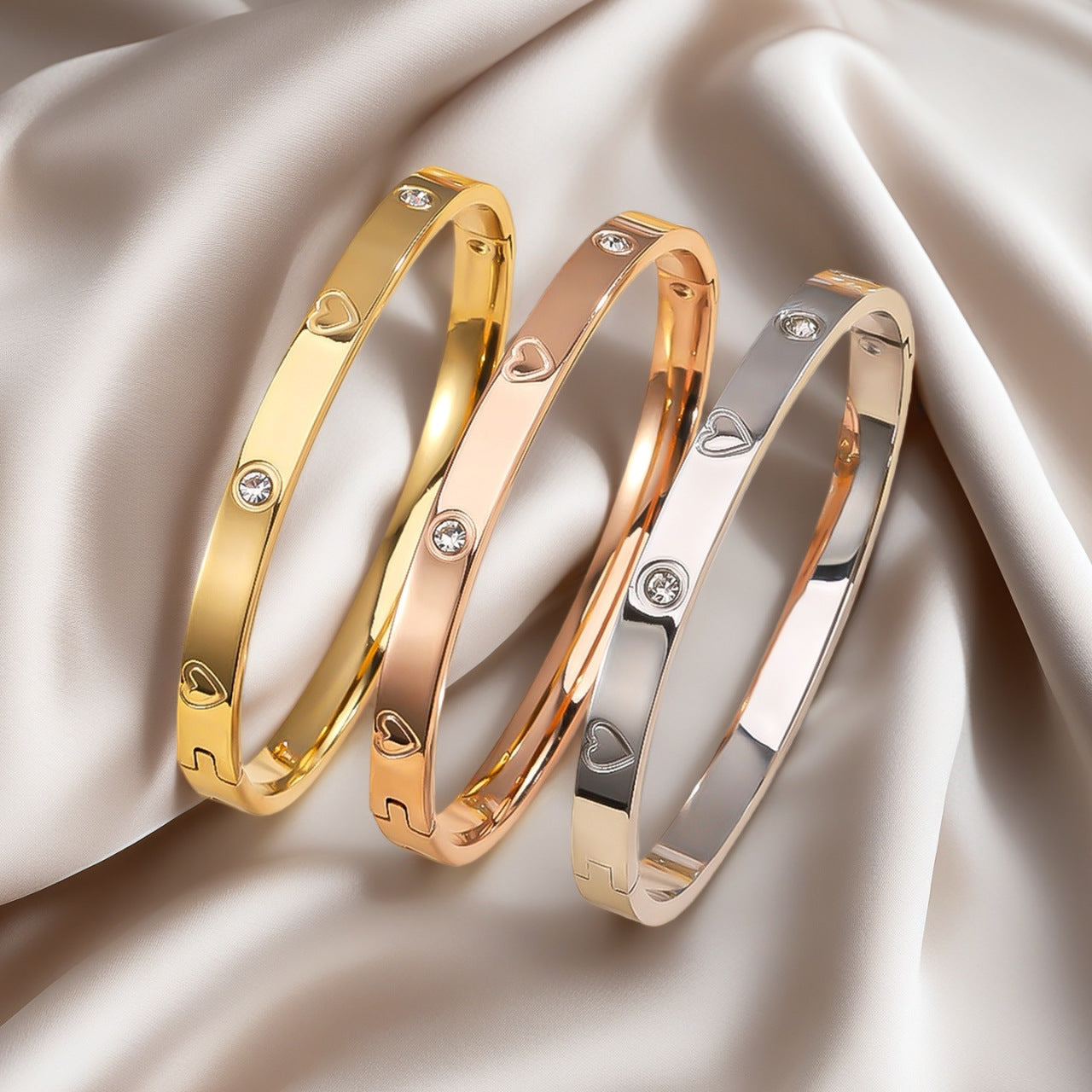 Damen Armreif mit Herzmotiv und Zirkonia-Steinen Shop Nory