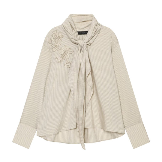 Damen Bluse mit Halstuchkragen, feinem Nadelstreifen und floraler Applikation Shop Nory