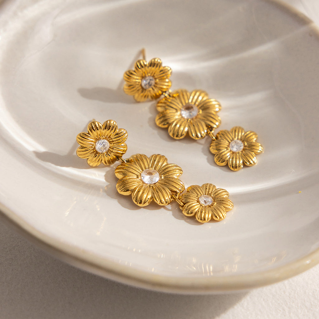 Damen Ohrhänger mit blumenförmigem Design und funkelnden Zirkonia Shop Nory