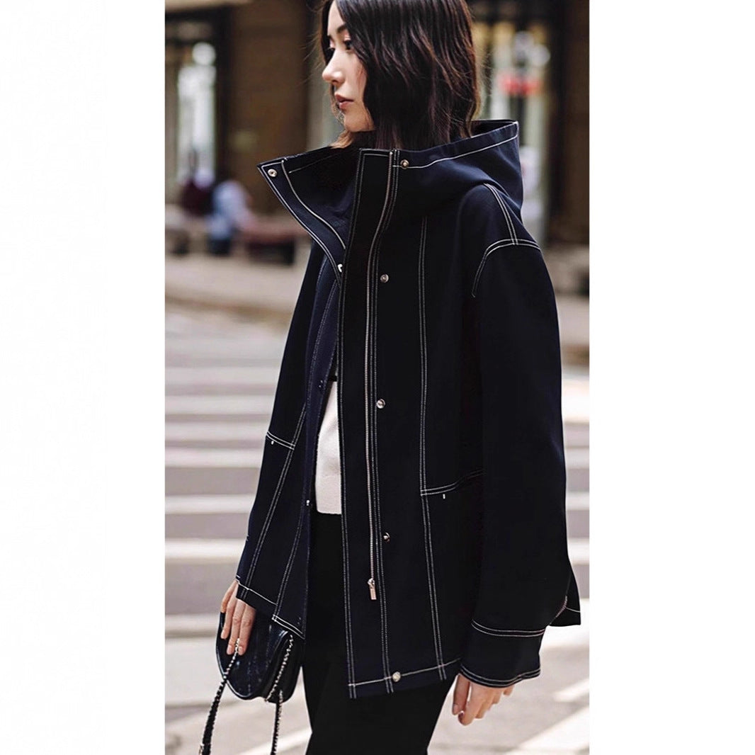 Damen Boxy‑Kapuzenparka mit sichtbaren Ziernähten und hochschließendem Stehkragen Shop Nory
