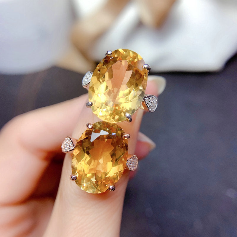 Damen Schmuckring mit ovalem Zitrin und funkelnden Zirkonia Shop Nory