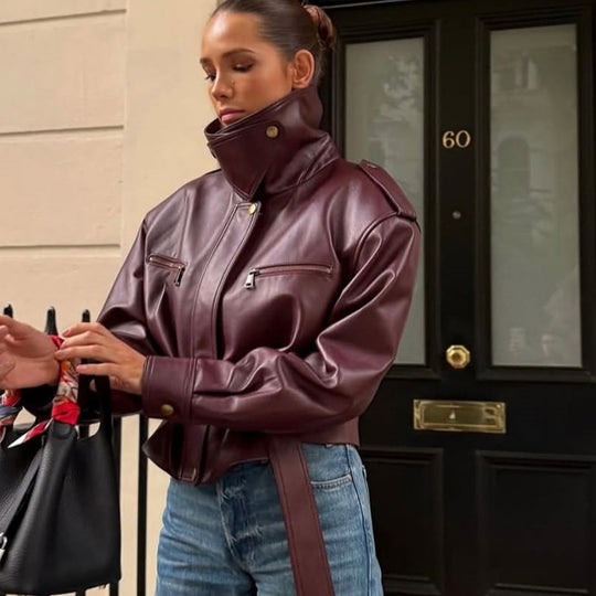 Damen taillierte Lederimitat-Bomberjacke mit hohem Stehkragen und Bindegürtel Shop Nory