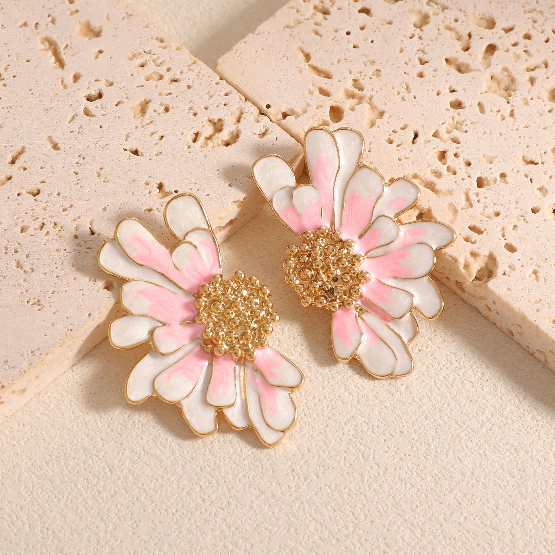 Damen Ohrstecker im floralen, kunstvollen Design Shop Nory