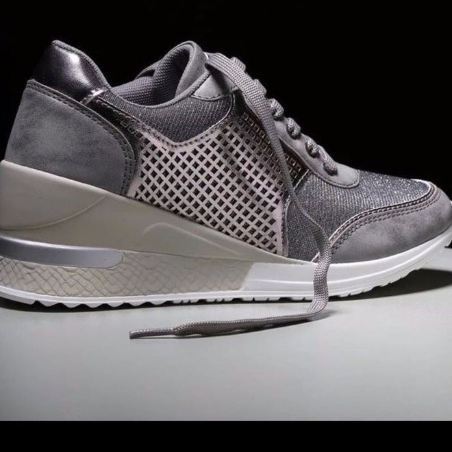 Damen Casual-Keil-Sneaker mit diskretem Lift, atmungsaktivem Rautenmesh und Veloursapplikationen Shop Nory
