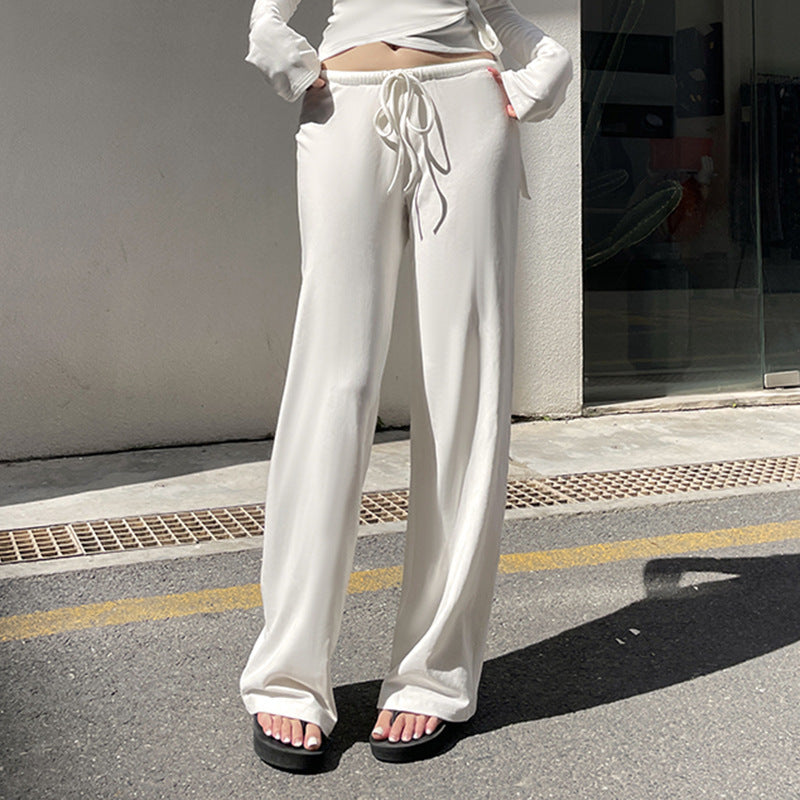 Damen nan Wickel-Cropped-Top mit tiefem V‑Ausschnitt, taillierter Wickelform und langen Glockenärmeln Shop Nory
