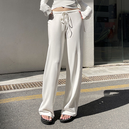 Damen nan Wickel-Cropped-Top mit tiefem V‑Ausschnitt, taillierter Wickelform und langen Glockenärmeln Shop Nory